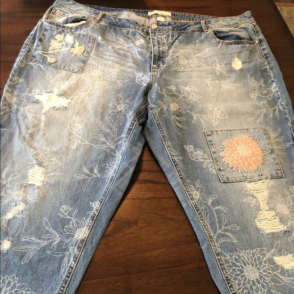 Cato 26/28W Floral Print Distressed Denim Jeans